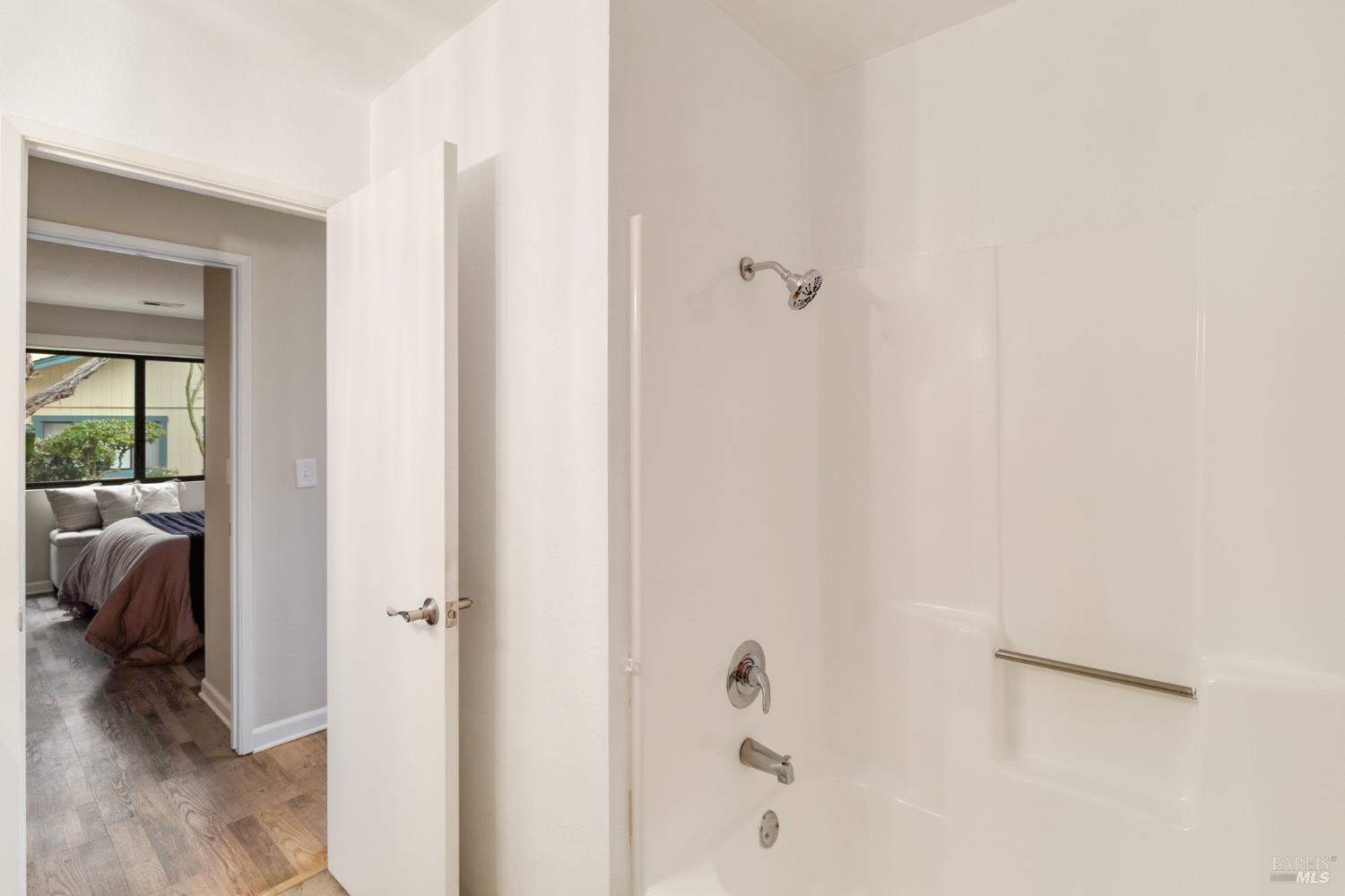 Detail Gallery Image 22 of 48 For 1474 London Cir, Benicia,  CA 94510 - 2 Beds | 2 Baths