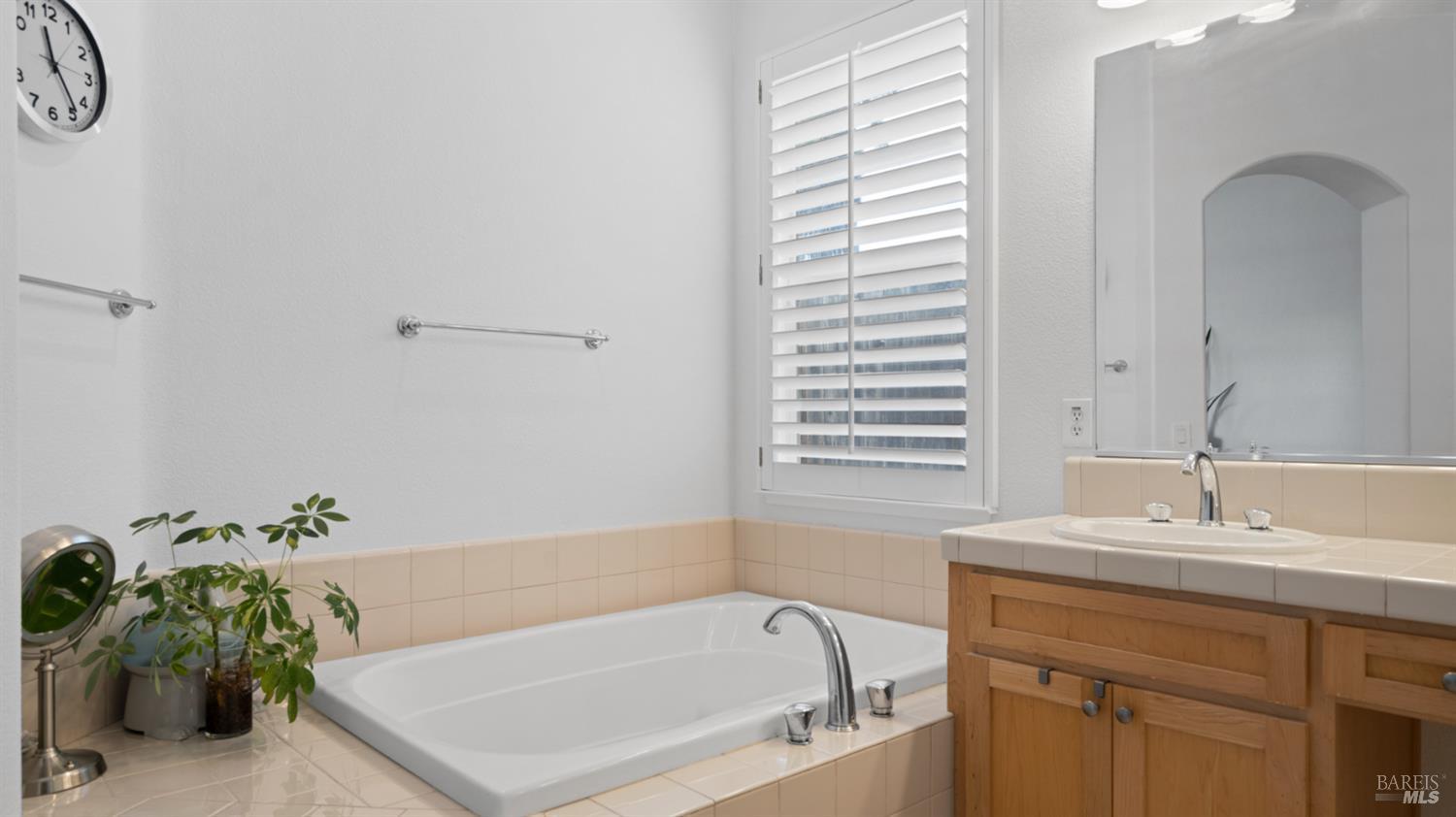 Detail Gallery Image 28 of 62 For 1803 Sanger Peak Way, Antioch,  CA 94531 - 4 Beds | 2/1 Baths