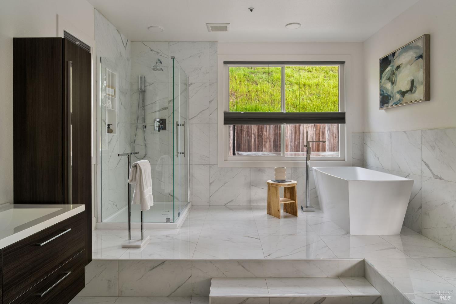 Detail Gallery Image 27 of 48 For 174 Main Dr, San Rafael,  CA 94901 - 5 Beds | 2/2 Baths