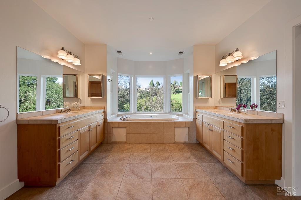 Detail Gallery Image 21 of 39 For 801 Samantha Ct, Healdsburg,  CA 95448 - 5 Beds | 4 Baths