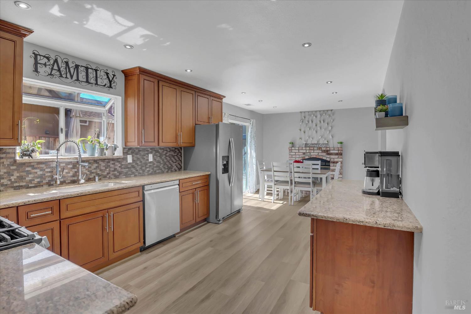 Detail Gallery Image 11 of 49 For 633 Country Ln, Oakley,  CA 94561 - 4 Beds | 2/1 Baths