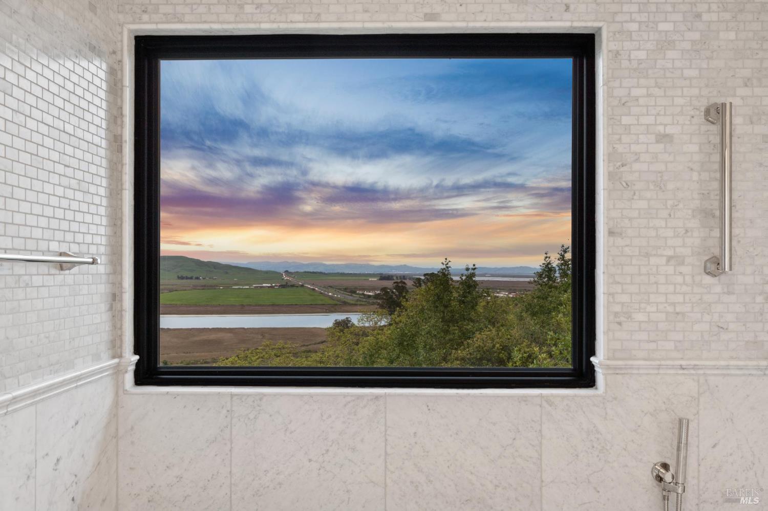 Detail Gallery Image 36 of 66 For 160 Crest Rd, Novato,  CA 94945 - 3 Beds | 3/2 Baths