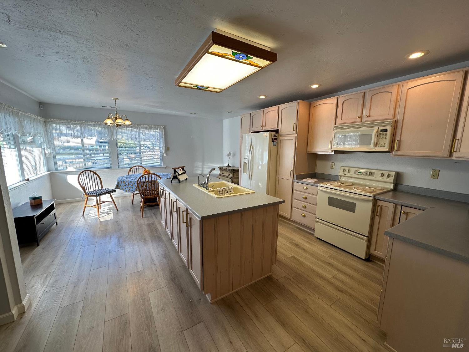 Detail Gallery Image 3 of 20 For 12945 Lakeland St #1,  Clearlake Oaks,  CA 95423 - 2 Beds | 2 Baths