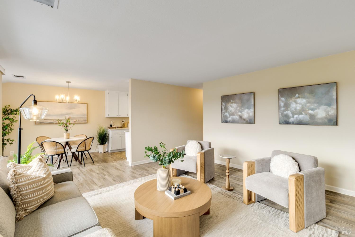 Detail Gallery Image 7 of 48 For 1474 London Cir, Benicia,  CA 94510 - 2 Beds | 2 Baths