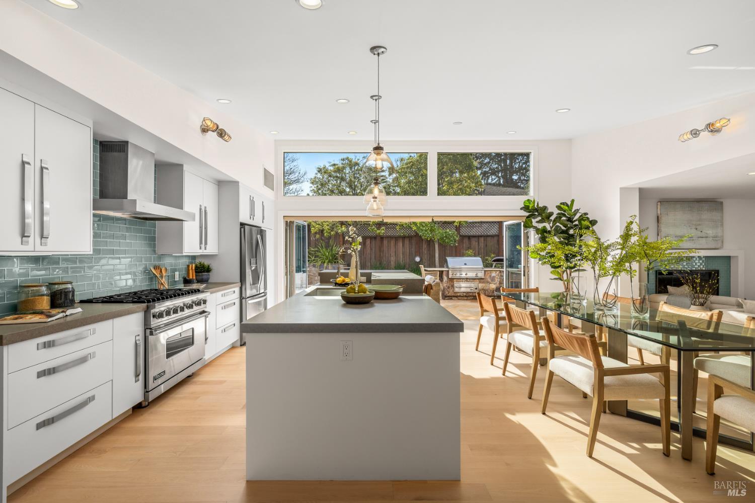 Detail Gallery Image 5 of 55 For 34 Southridge Dr, Tiburon,  CA 94920 - 4 Beds | 3/1 Baths