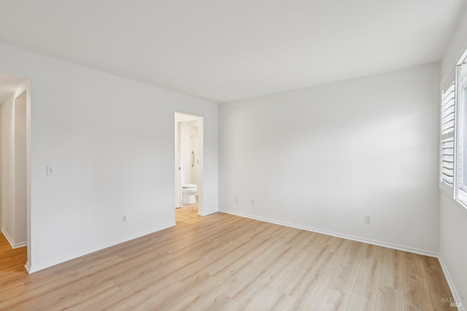 Detail Gallery Image 11 of 23 For 589 Mission Blvd, Santa Rosa,  CA 95409 - 2 Beds | 2 Baths