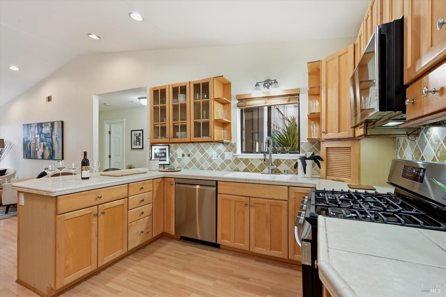 Detail Gallery Image 7 of 32 For 29 Vanessa Ct, Napa,  CA 94558 - 2 Beds | 2 Baths