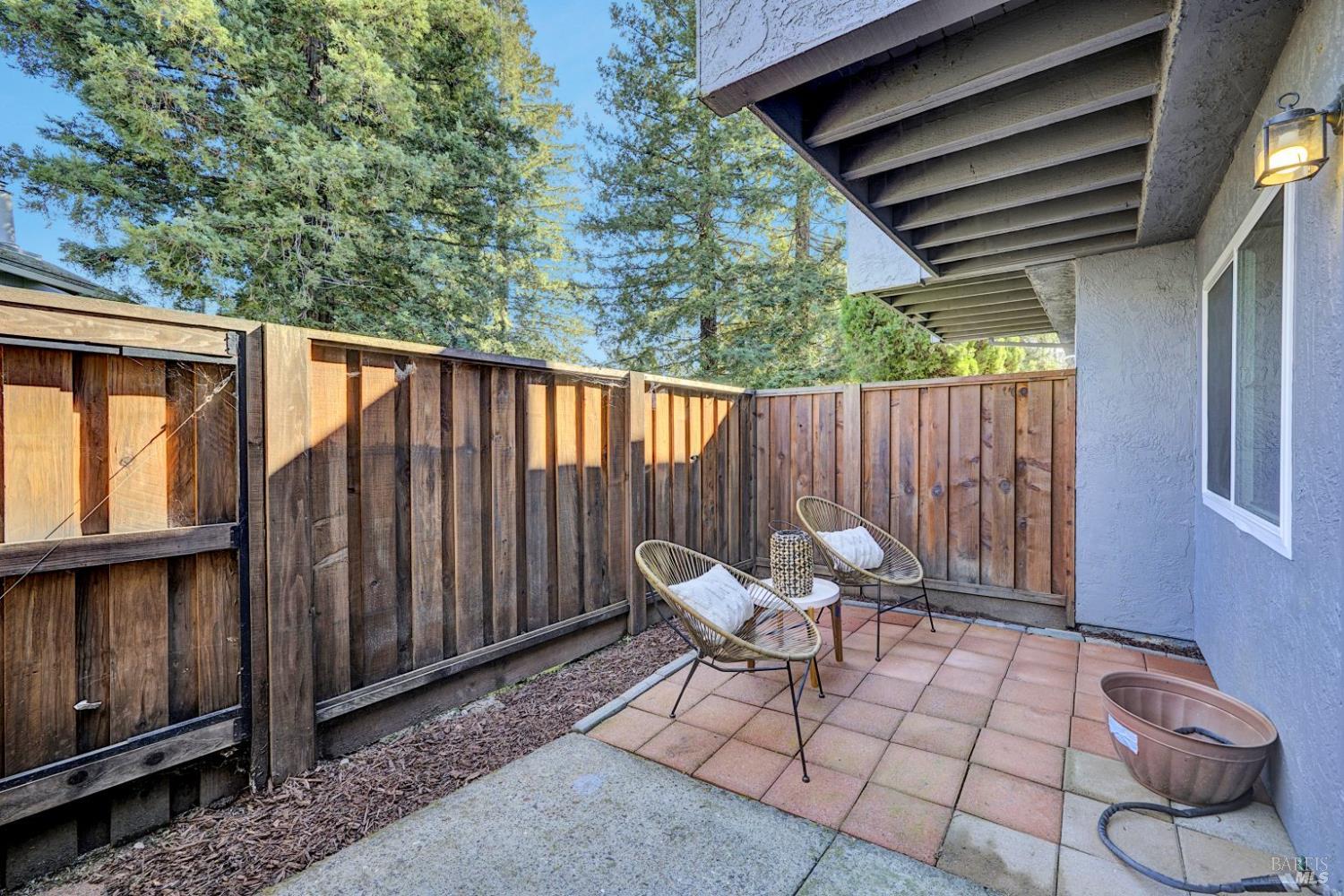 Detail Gallery Image 24 of 33 For 735 Racquet Club Cir, Rohnert Park,  CA 94928 - 2 Beds | 1/1 Baths