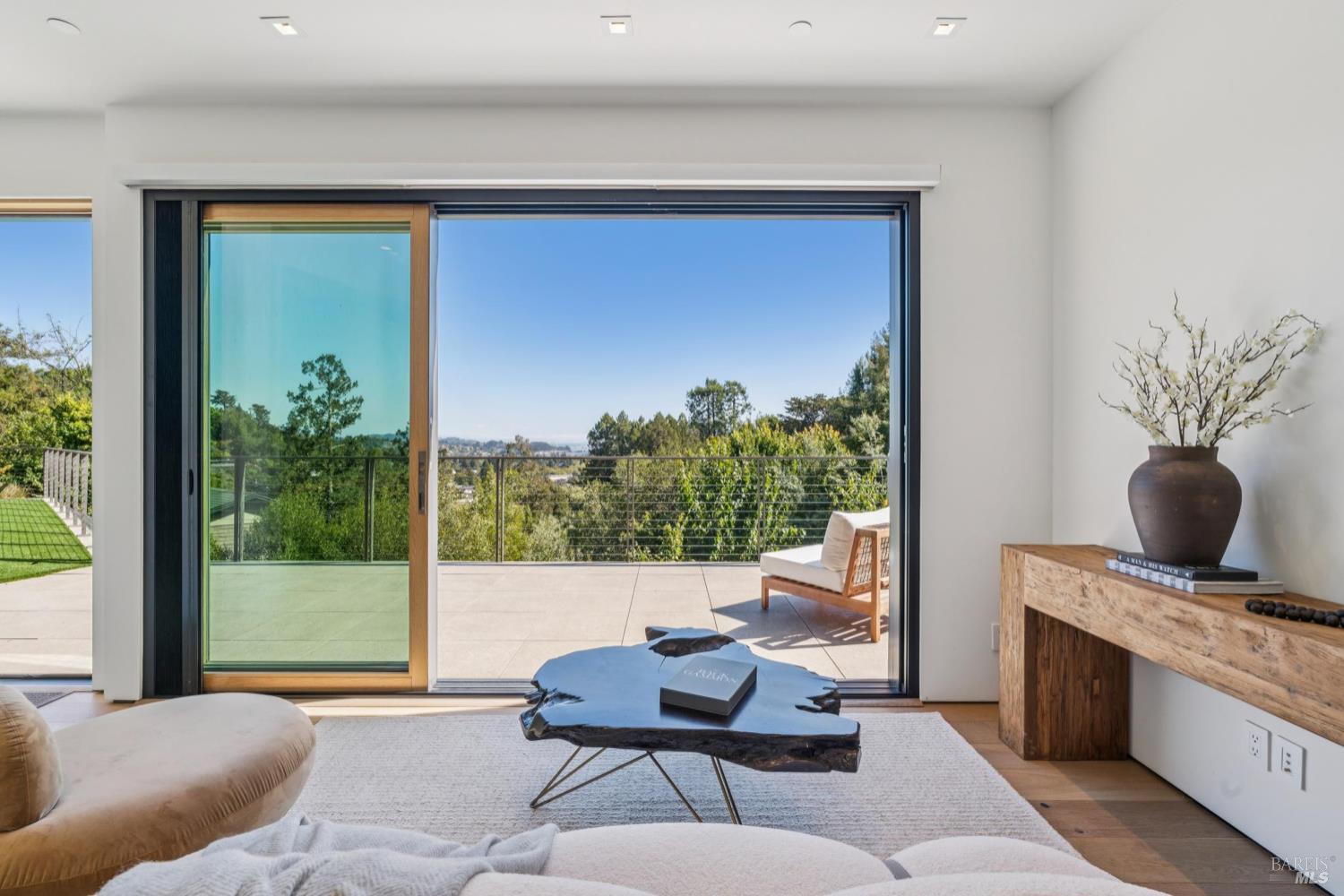 Detail Gallery Image 35 of 43 For 2 Upper Alcatraz Pl, Mill Valley,  CA 94941 - 5 Beds | 5/1 Baths