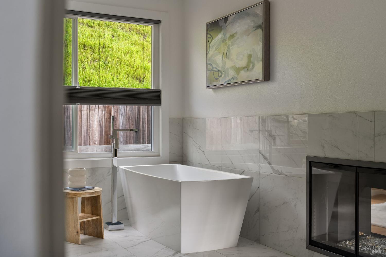 Detail Gallery Image 26 of 48 For 174 Main Dr, San Rafael,  CA 94901 - 5 Beds | 2/2 Baths