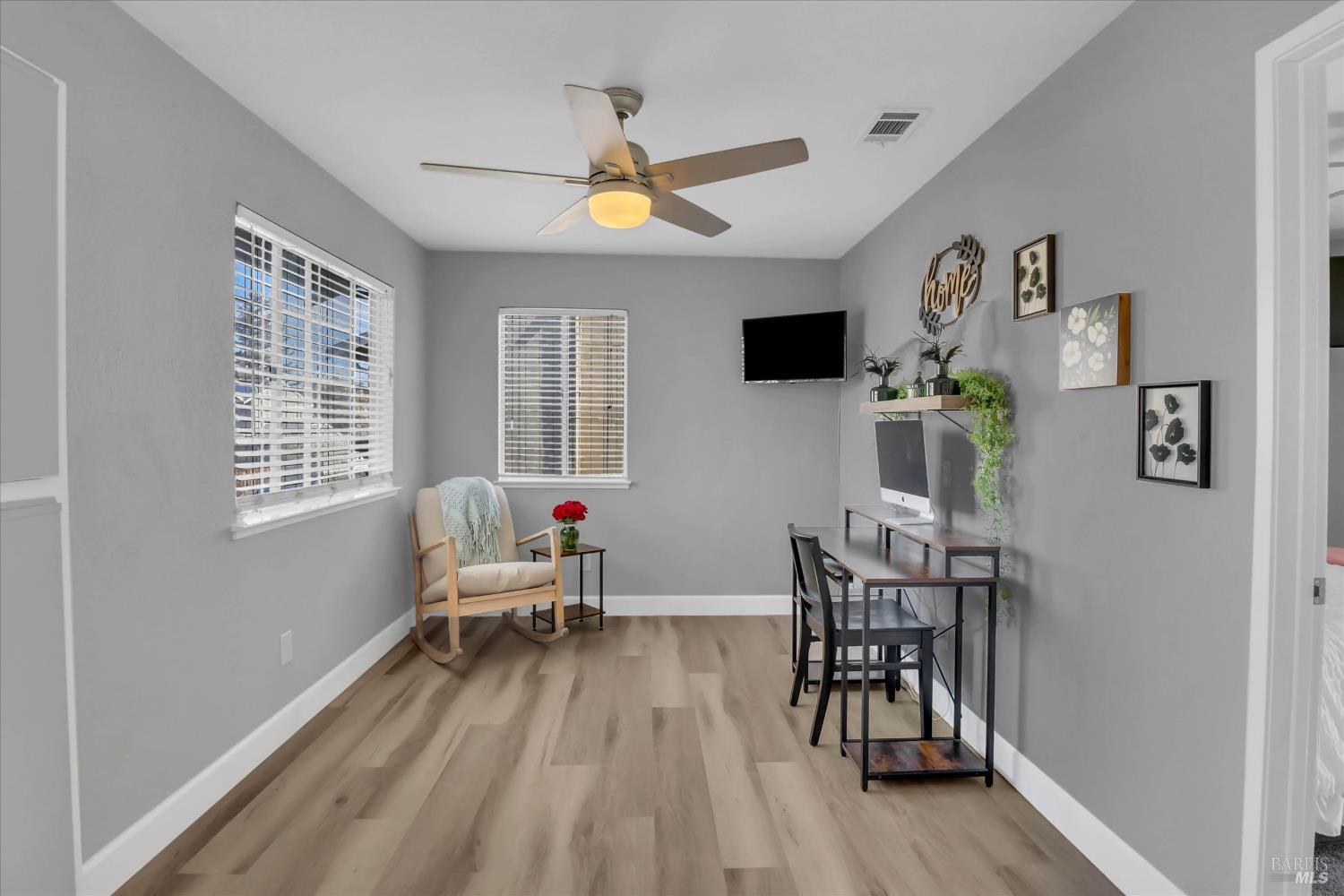 Detail Gallery Image 4 of 49 For 633 Country Ln, Oakley,  CA 94561 - 4 Beds | 2/1 Baths