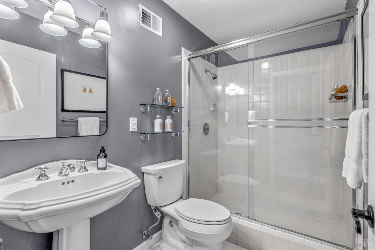 Detail Gallery Image 41 of 55 For 34 Southridge Dr, Tiburon,  CA 94920 - 4 Beds | 3/1 Baths