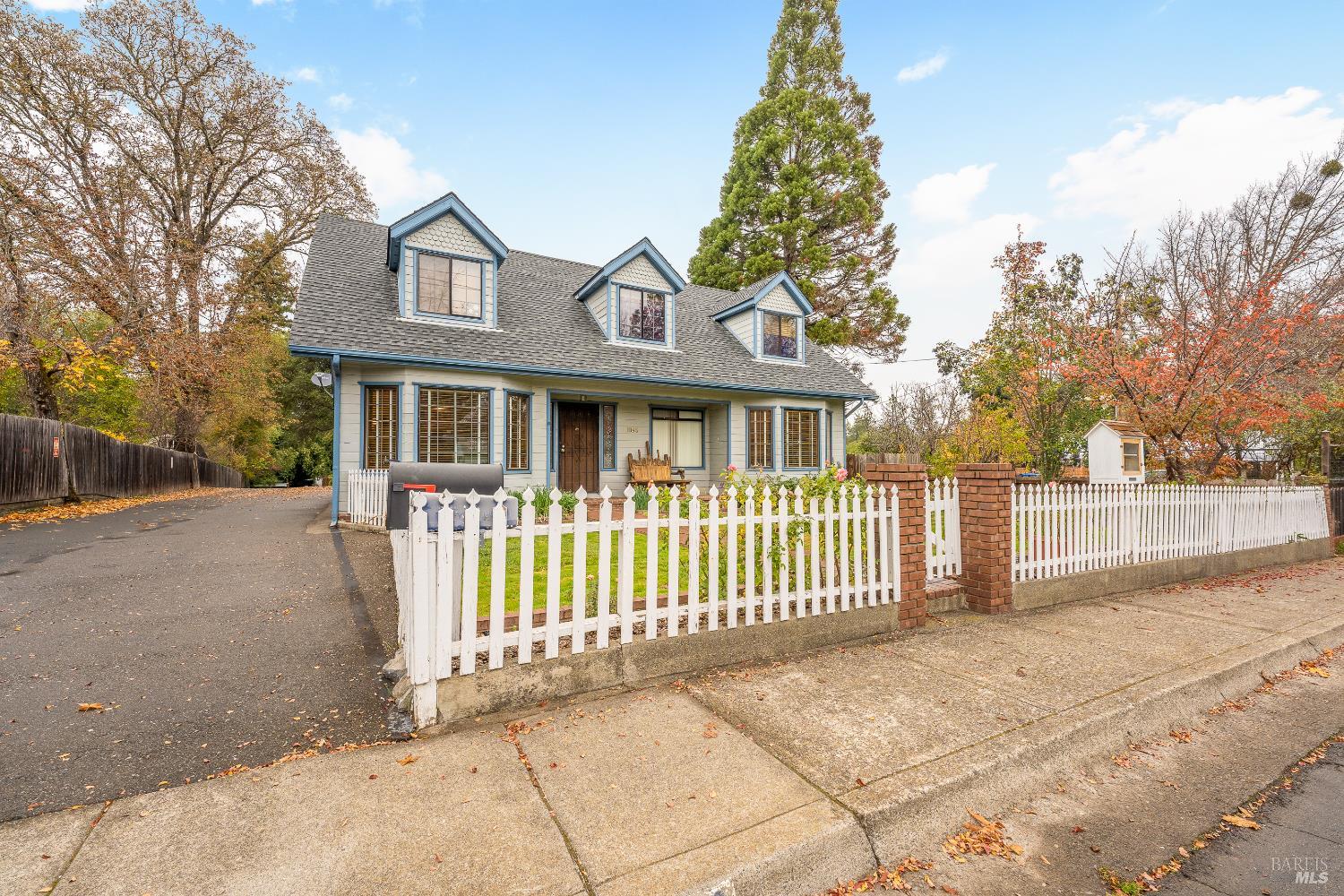 Detail Gallery Image 4 of 34 For 1096 W Standley St, Ukiah,  CA 95482 - 3 Beds | 3 Baths