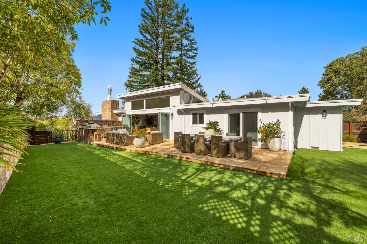 Detail Gallery Image 23 of 55 For 34 Southridge Dr, Tiburon,  CA 94920 - 4 Beds | 3/1 Baths