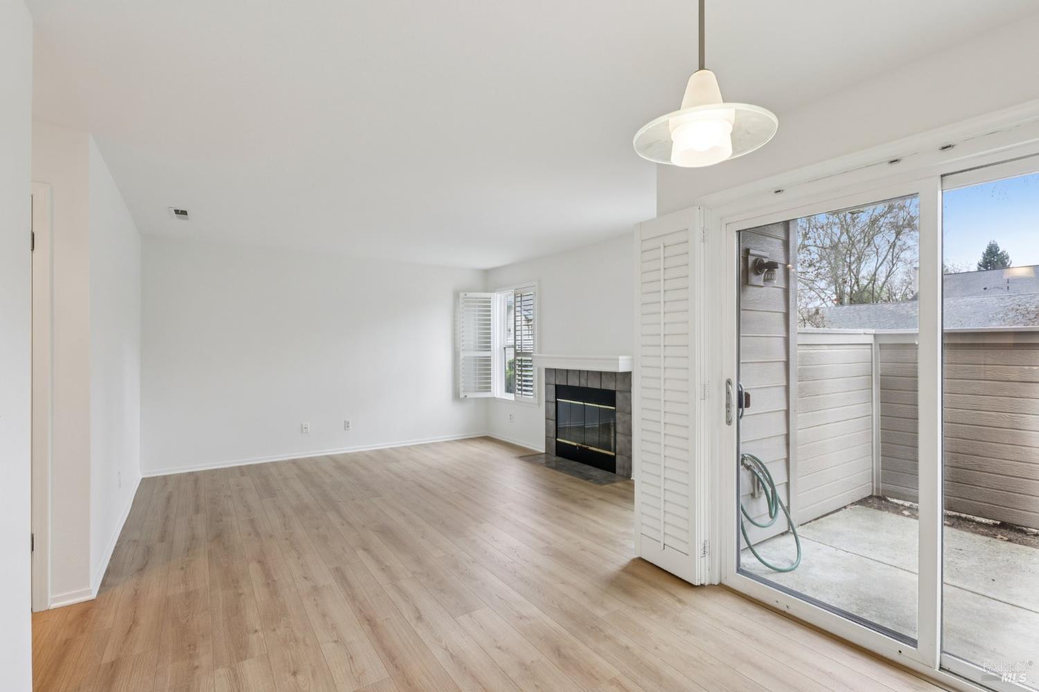 Detail Gallery Image 5 of 23 For 589 Mission Blvd, Santa Rosa,  CA 95409 - 2 Beds | 2 Baths