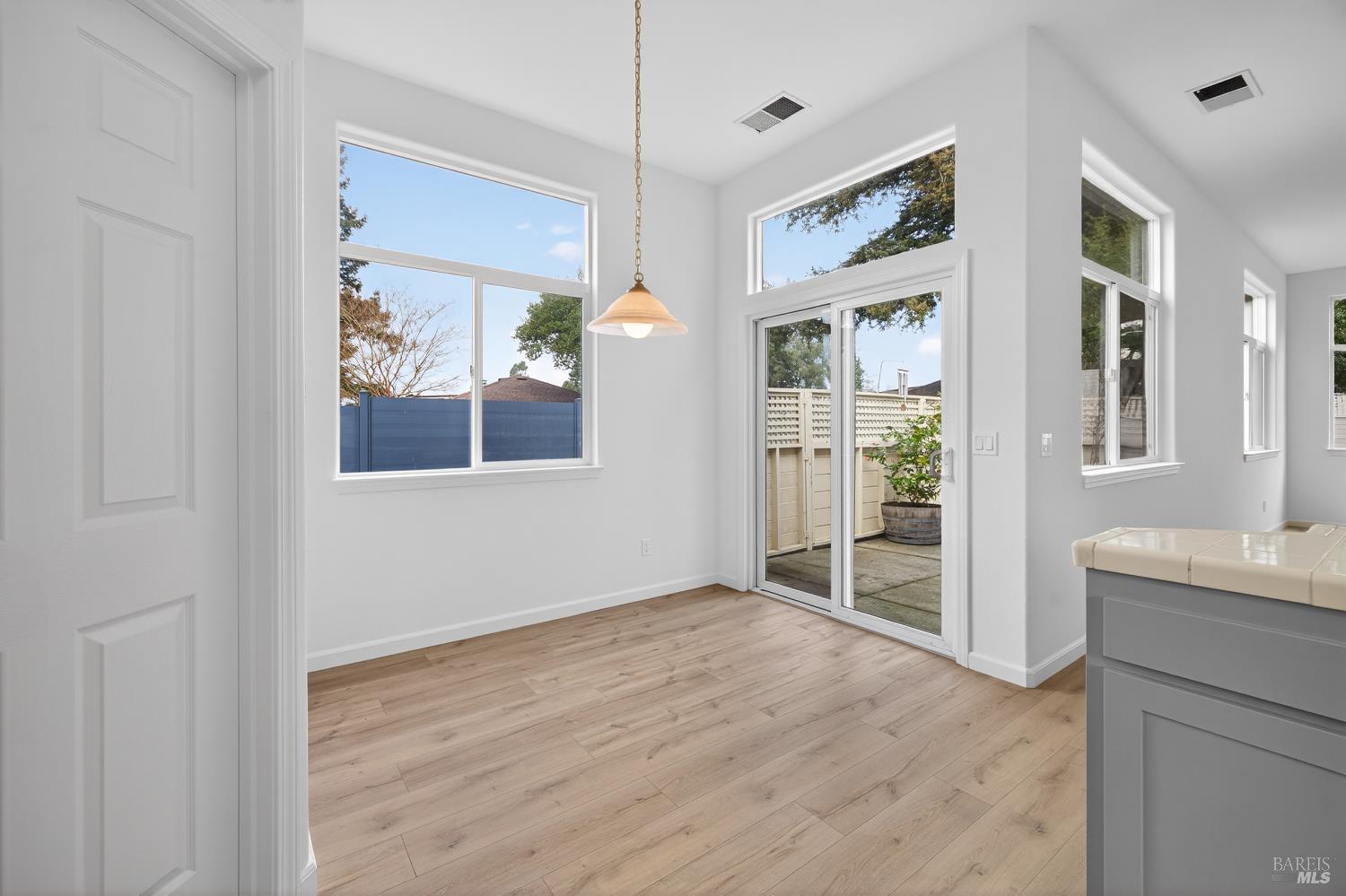 Detail Gallery Image 16 of 65 For 6539 Pine Valley Dr, Santa Rosa,  CA 95409 - 3 Beds | 2 Baths