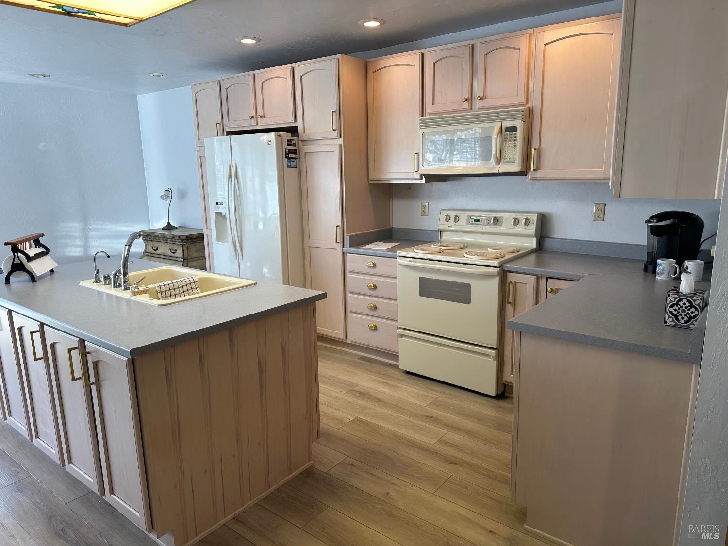 Detail Gallery Image 4 of 20 For 12945 Lakeland St #1,  Clearlake Oaks,  CA 95423 - 2 Beds | 2 Baths