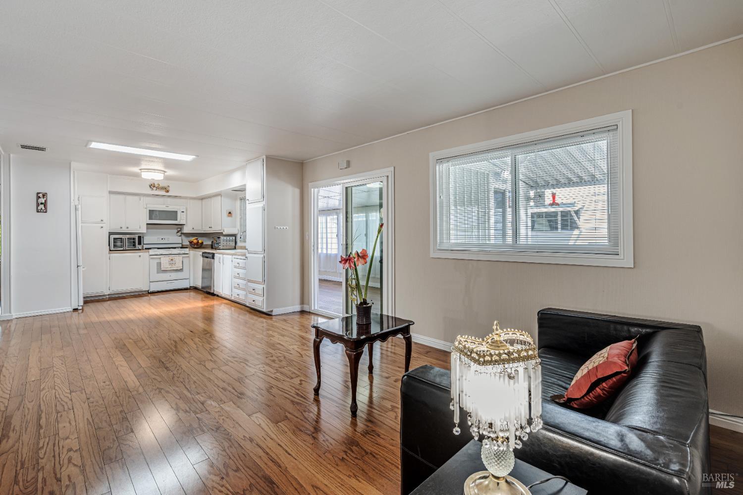 Detail Gallery Image 14 of 25 For 815 Las Palmas Ave, Novato,  CA 94949 - 2 Beds | 2 Baths