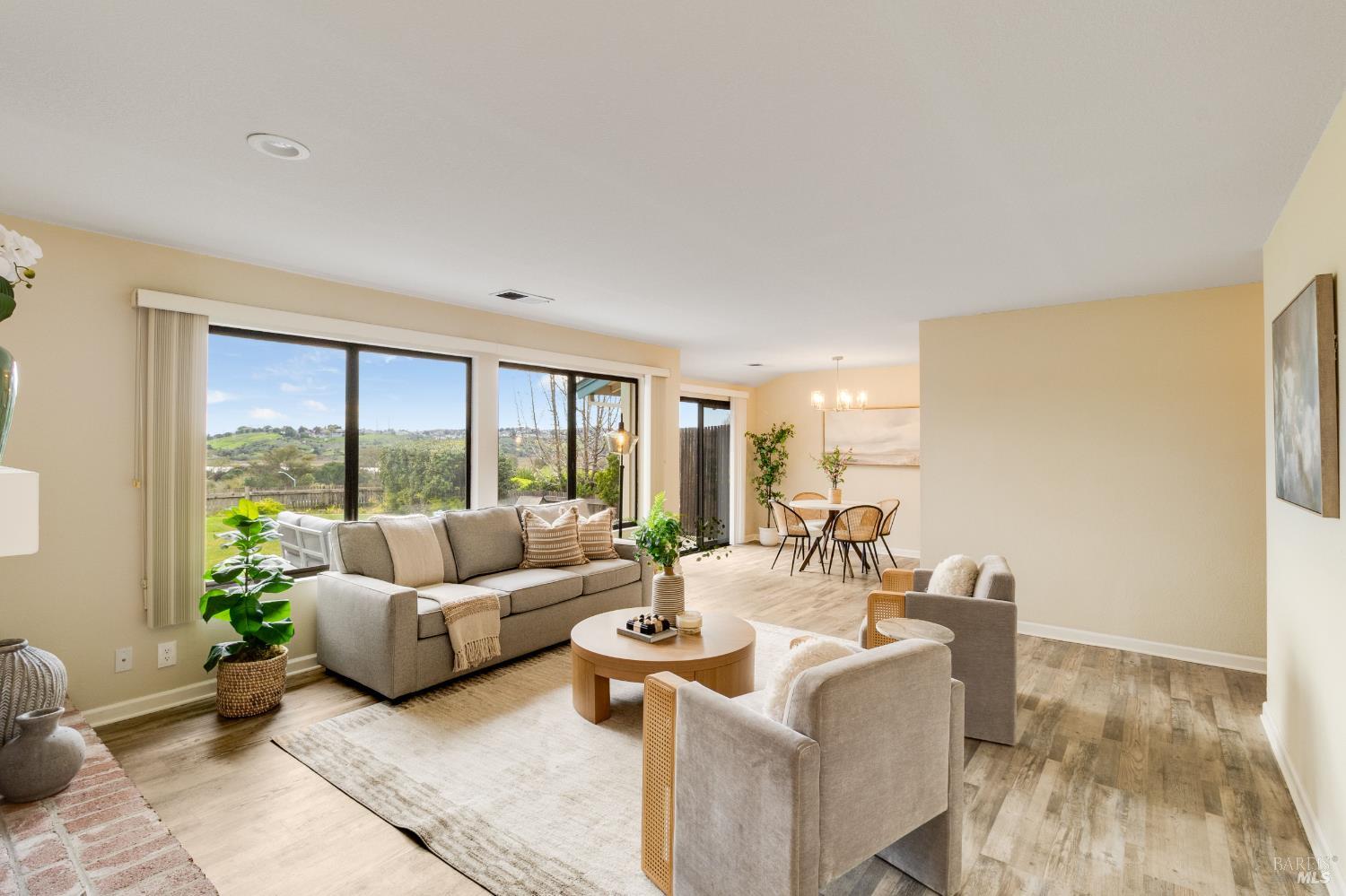 Detail Gallery Image 2 of 48 For 1474 London Cir, Benicia,  CA 94510 - 2 Beds | 2 Baths