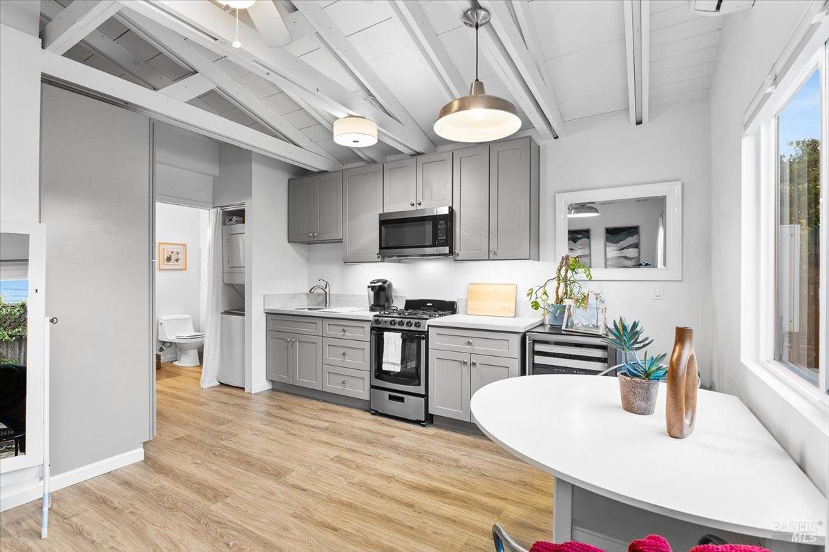 Detail Gallery Image 19 of 36 For 75 Ca-128 Hwy, Geyserville,  CA 95441 - 3 Beds | 2 Baths