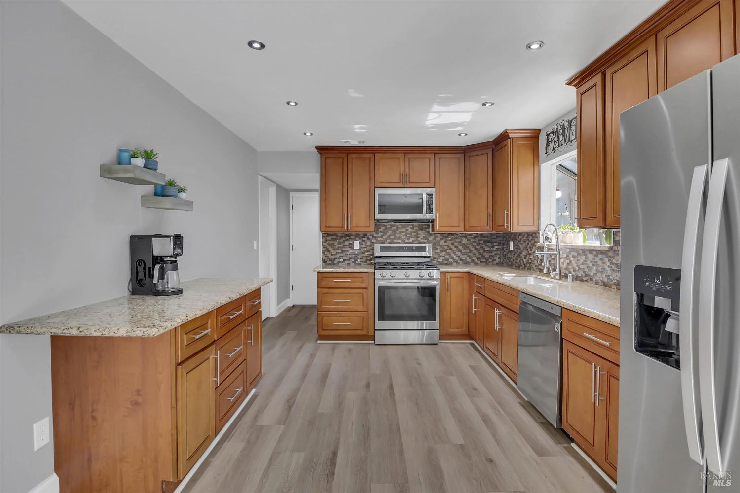 Detail Gallery Image 12 of 49 For 633 Country Ln, Oakley,  CA 94561 - 4 Beds | 2/1 Baths