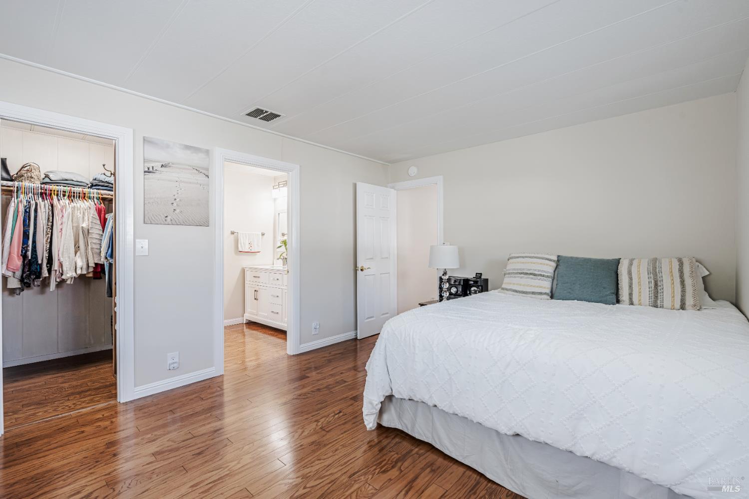 Detail Gallery Image 4 of 25 For 815 Las Palmas Ave, Novato,  CA 94949 - 2 Beds | 2 Baths