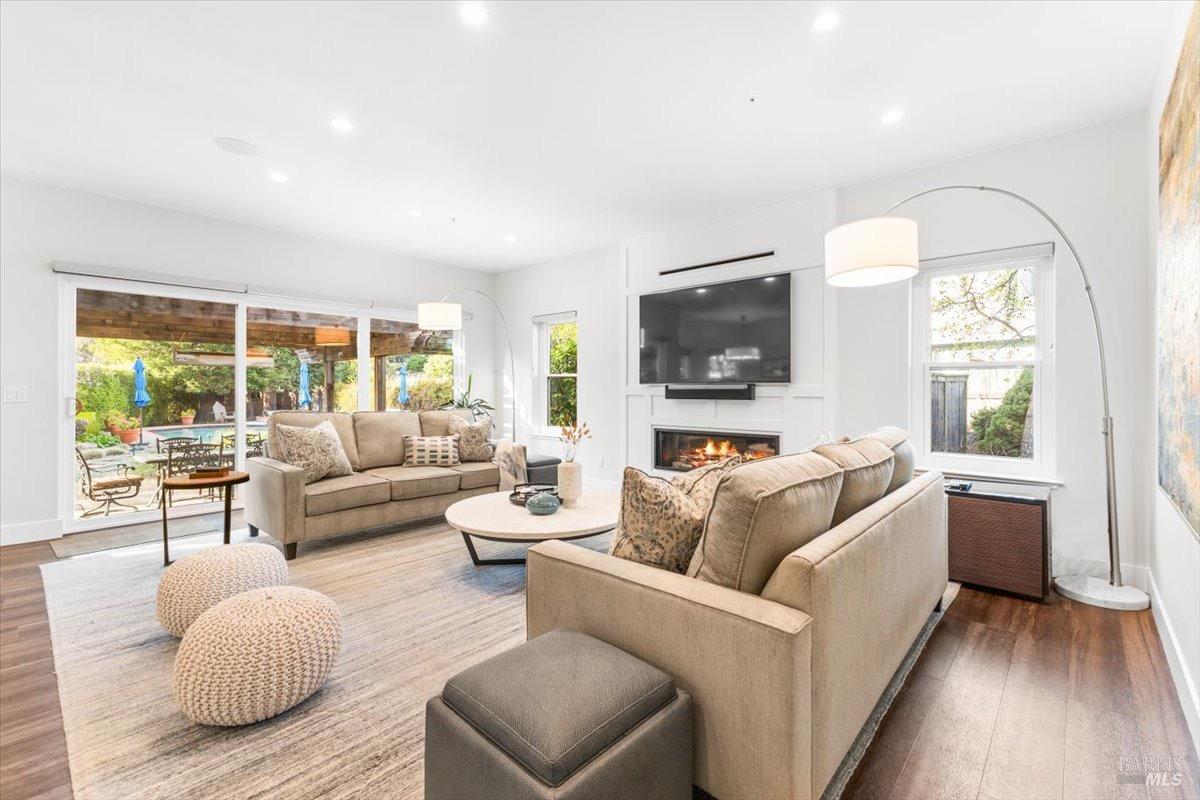 Detail Gallery Image 19 of 96 For 433 Tee Ct, Healdsburg,  CA 95448 - 4 Beds | 3/1 Baths