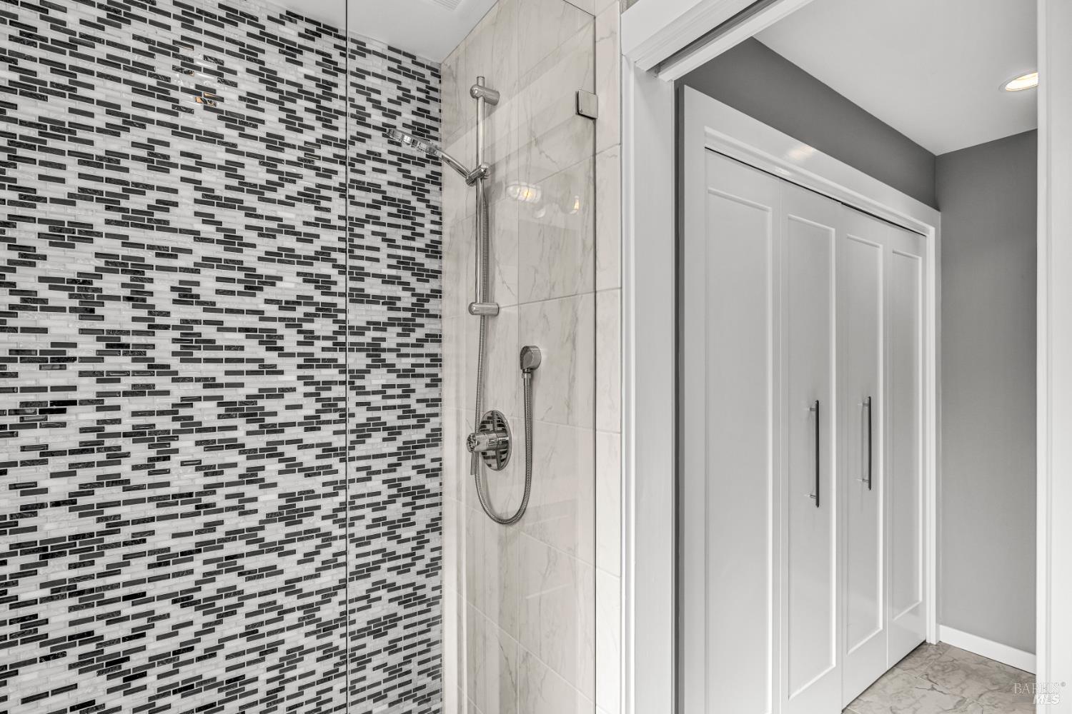 Detail Gallery Image 36 of 55 For 34 Southridge Dr, Tiburon,  CA 94920 - 4 Beds | 3/1 Baths