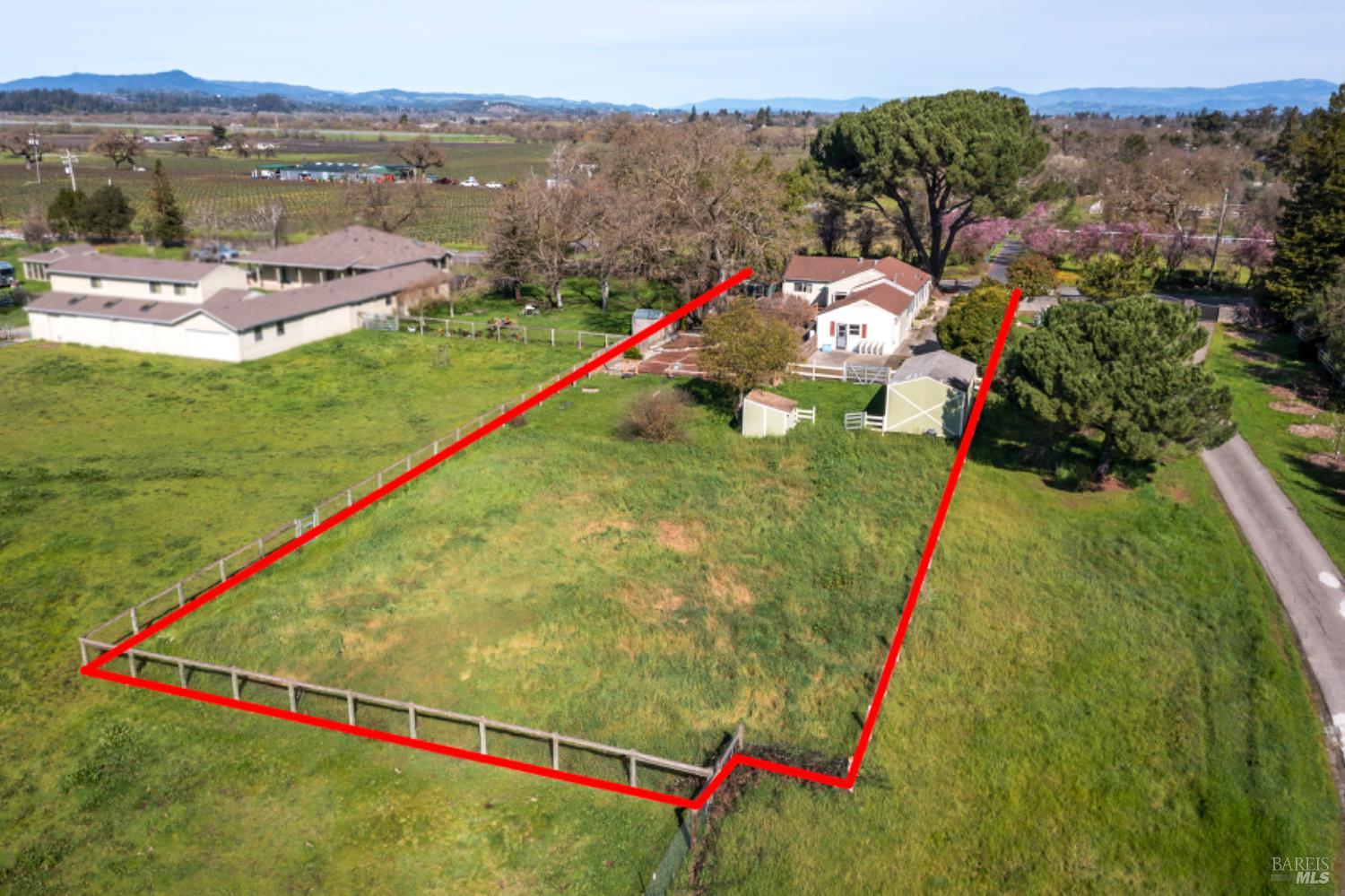 Detail Gallery Image 4 of 40 For 5454 Hall Rd, Santa Rosa,  CA 95401 - 3 Beds | 1/1 Baths