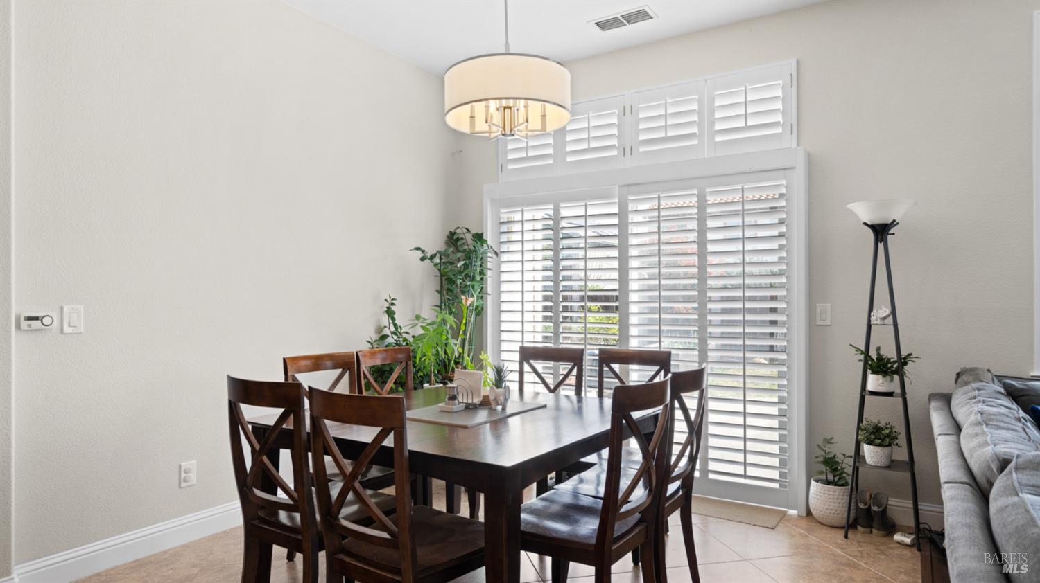 Detail Gallery Image 14 of 62 For 1803 Sanger Peak Way, Antioch,  CA 94531 - 4 Beds | 2/1 Baths