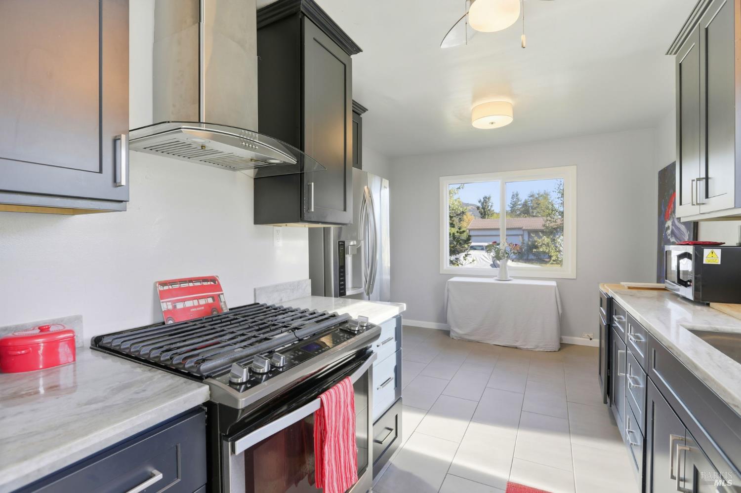 Detail Gallery Image 13 of 38 For 840 Wilmac Ave, Novato,  CA 94947 - 3 Beds | 2 Baths