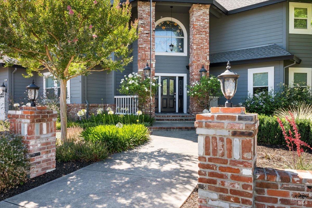 Detail Gallery Image 6 of 96 For 433 Tee Ct, Healdsburg,  CA 95448 - 4 Beds | 3/1 Baths