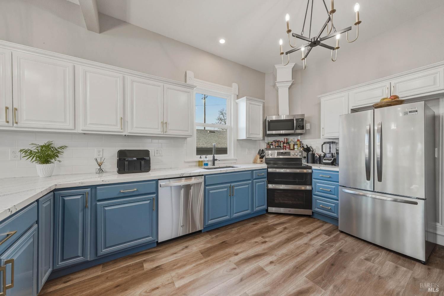 Detail Gallery Image 11 of 33 For 107 Sebastopol Ave, Santa Rosa,  CA 95407 - 4 Beds | 3/1 Baths