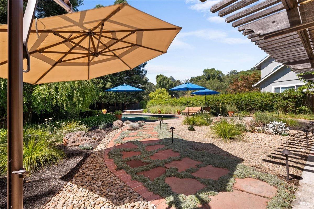 Detail Gallery Image 79 of 96 For 433 Tee Ct, Healdsburg,  CA 95448 - 4 Beds | 3/1 Baths