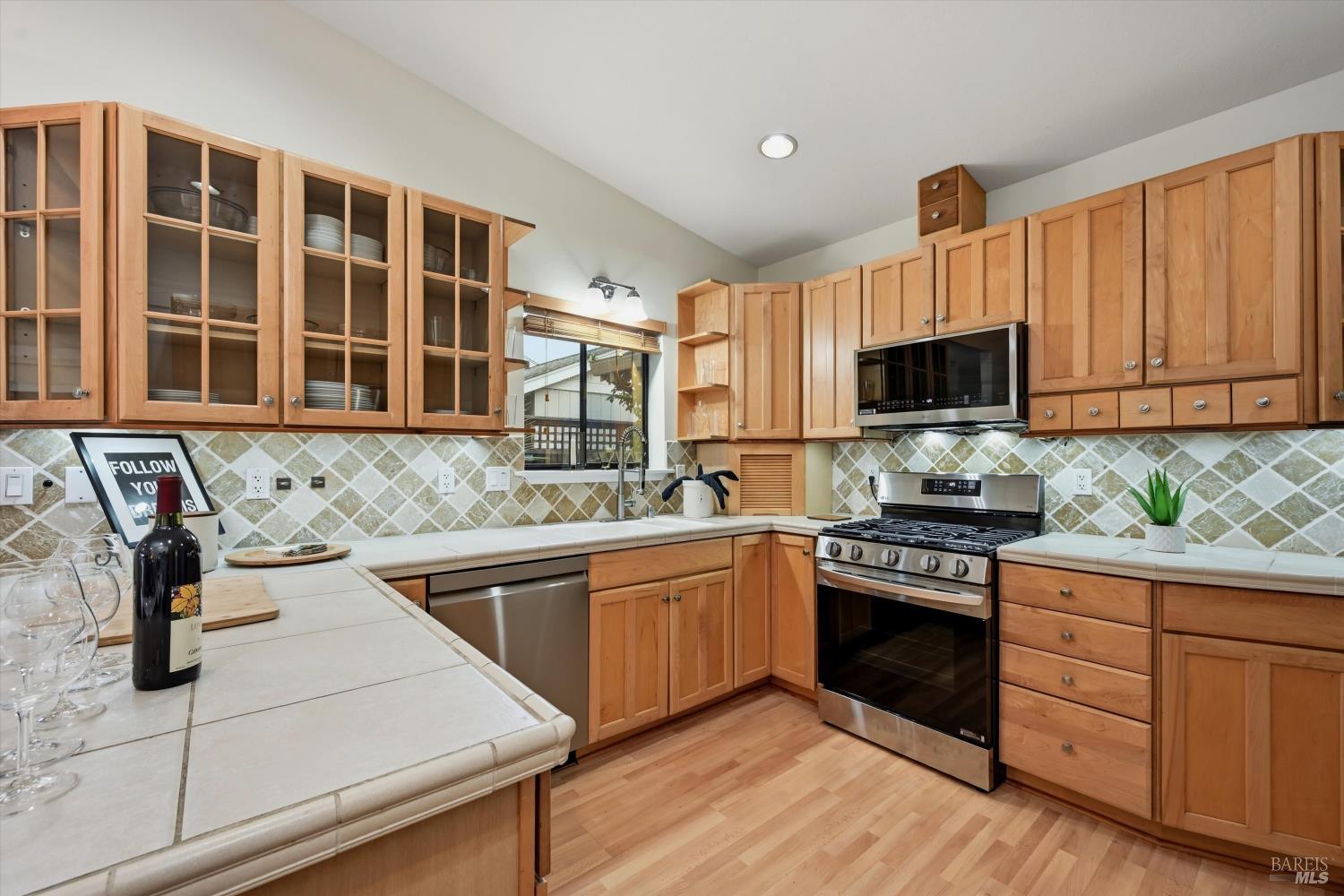 Detail Gallery Image 5 of 32 For 29 Vanessa Ct, Napa,  CA 94558 - 2 Beds | 2 Baths