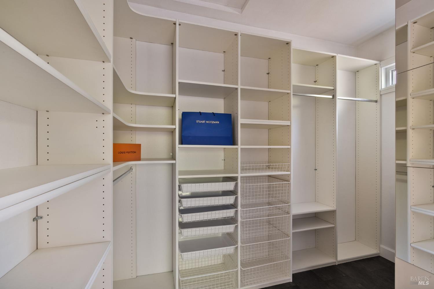 Detail Gallery Image 29 of 48 For 174 Main Dr, San Rafael,  CA 94901 - 5 Beds | 2/2 Baths