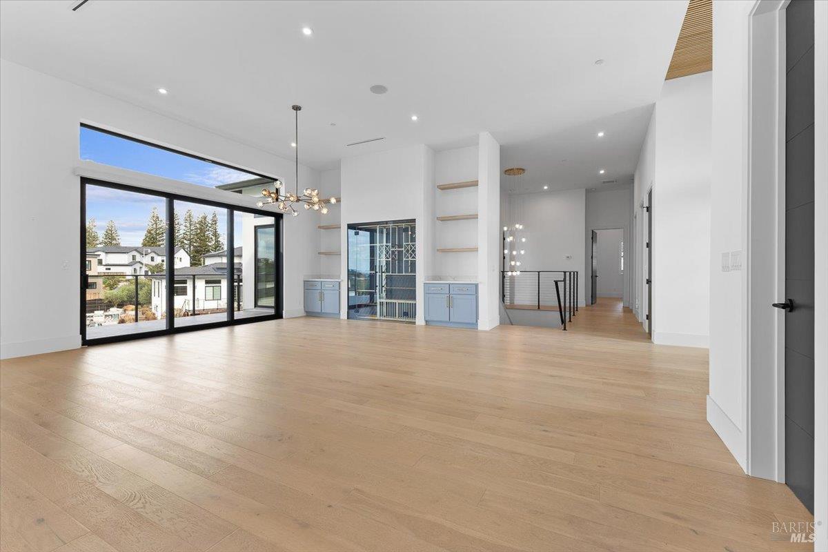 Detail Gallery Image 12 of 75 For 3623 Crescent Cir, Santa Rosa,  CA 95403 - 4 Beds | 5 Baths