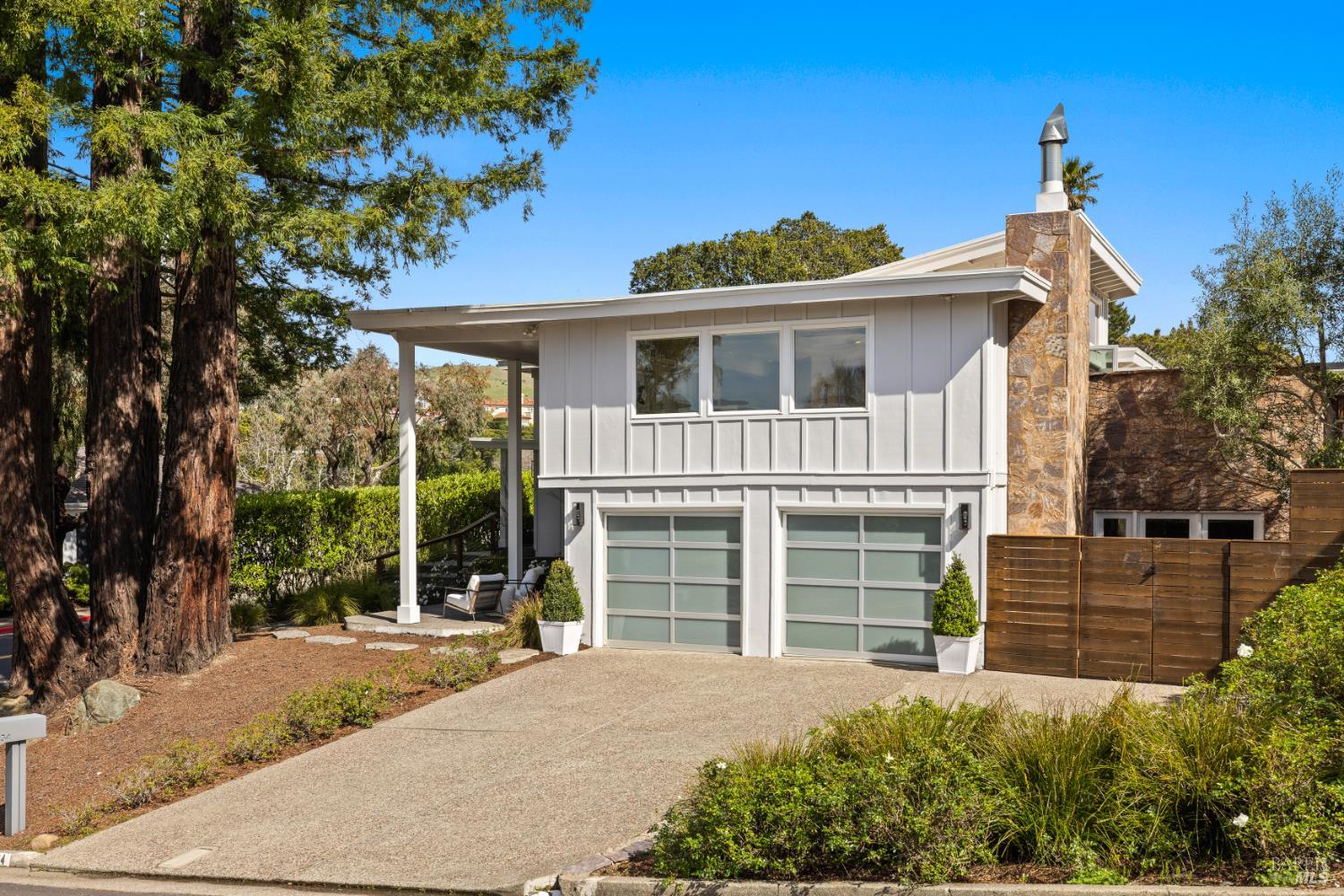 Detail Gallery Image 2 of 55 For 34 Southridge Dr, Tiburon,  CA 94920 - 4 Beds | 3/1 Baths