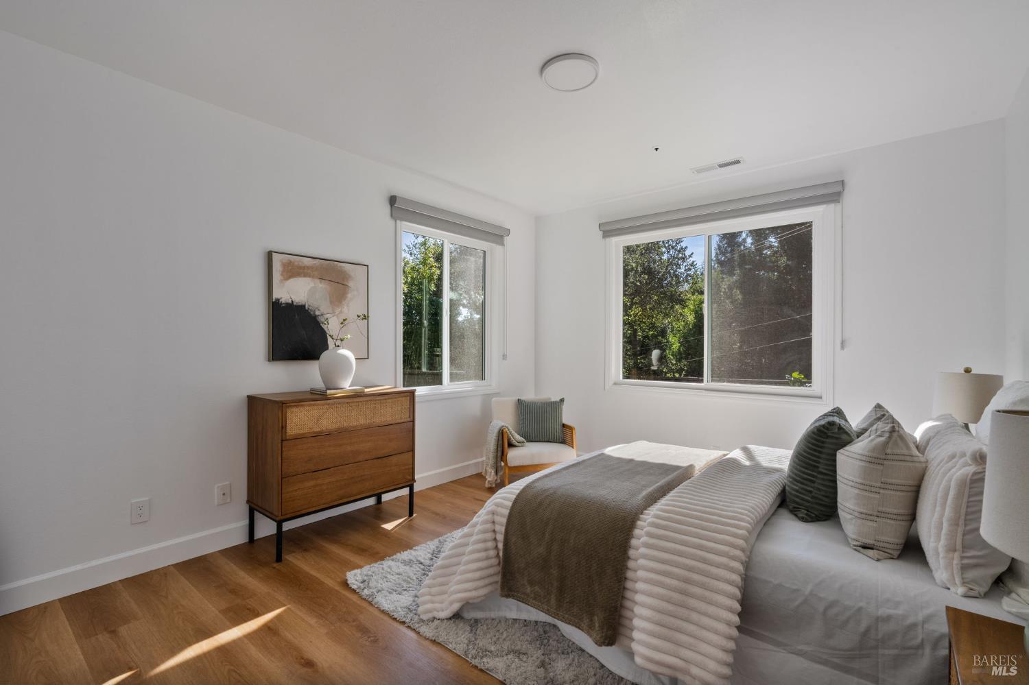 Detail Gallery Image 33 of 48 For 174 Main Dr, San Rafael,  CA 94901 - 5 Beds | 2/2 Baths