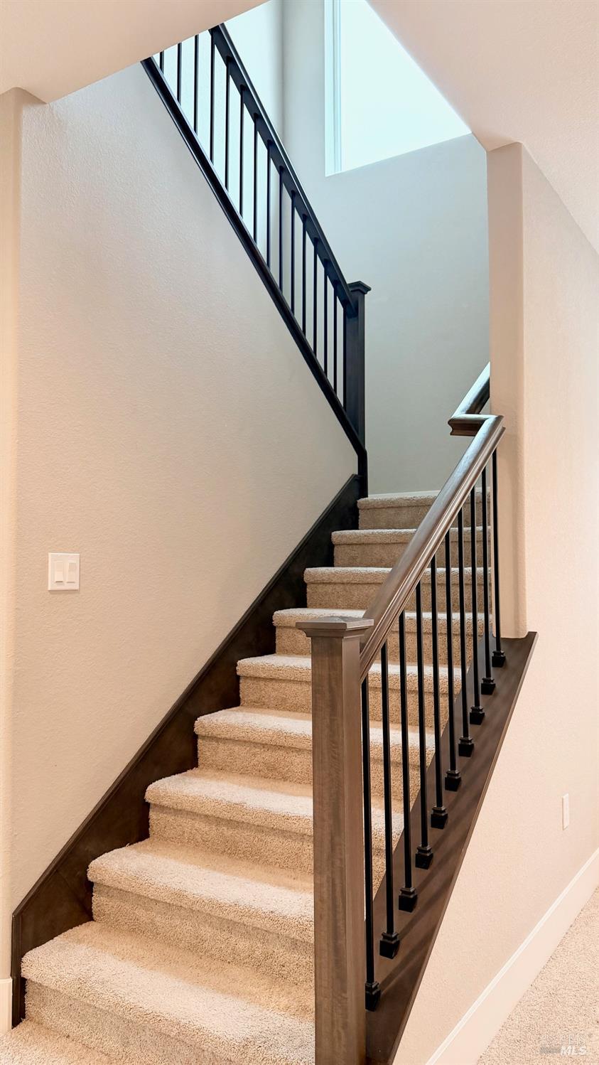 Detail Gallery Image 13 of 49 For 1548 Nightfall Ln, Fairfield,  CA 94533 - 5 Beds | 4 Baths