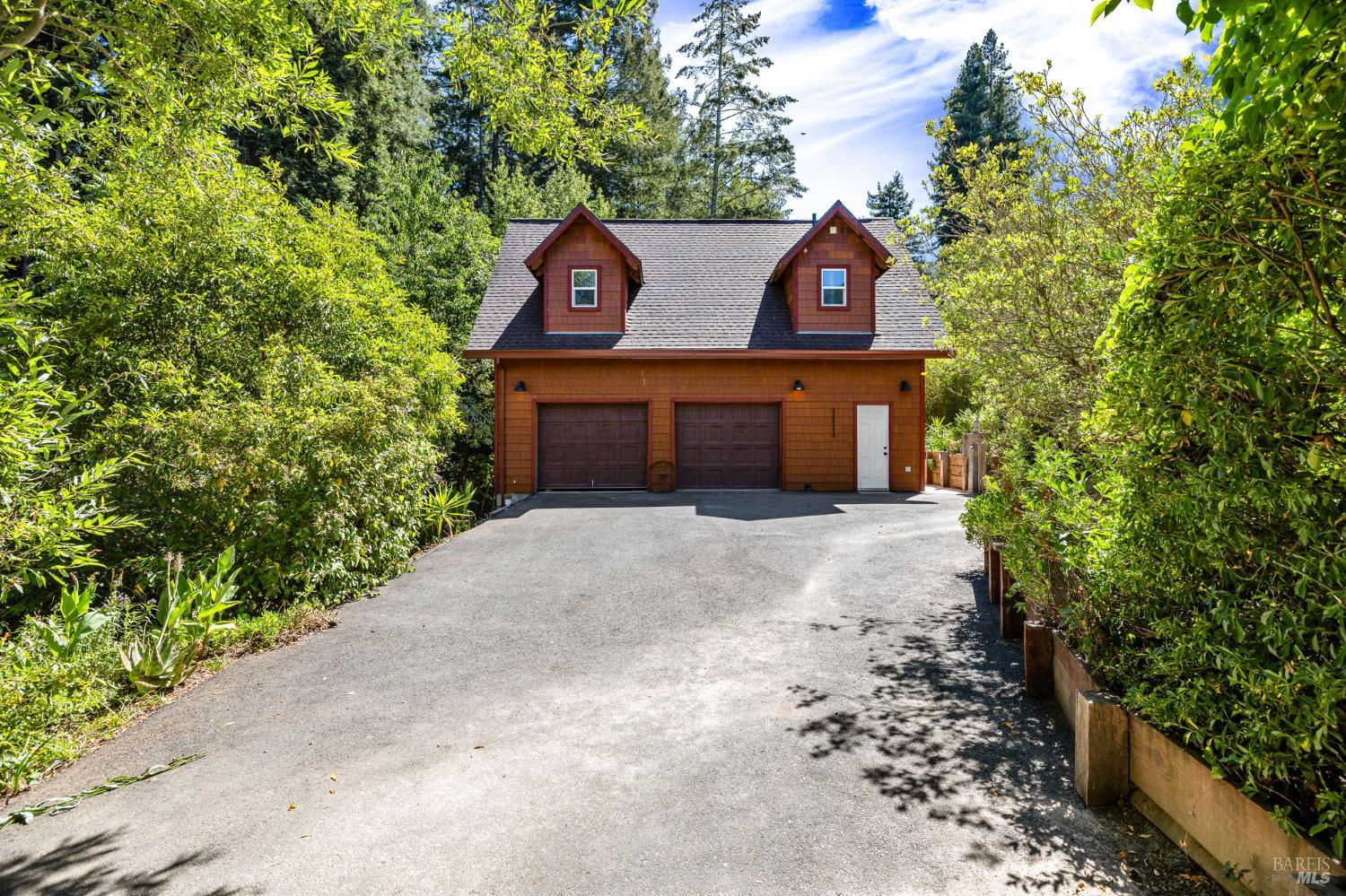 Detail Gallery Image 2 of 53 For 9935 Occidental Rd, Sebastopol,  CA 95472 - 3 Beds | 3 Baths