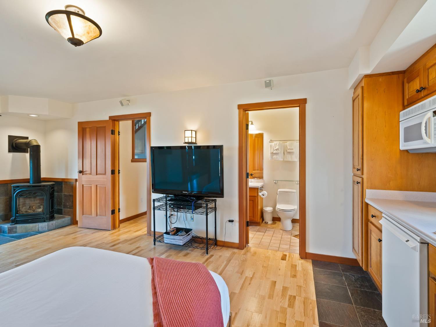 Detail Gallery Image 17 of 39 For 7400 S Highway 1 Unkn, Elk,  CA 95432 - 3 Beds | 3 Baths