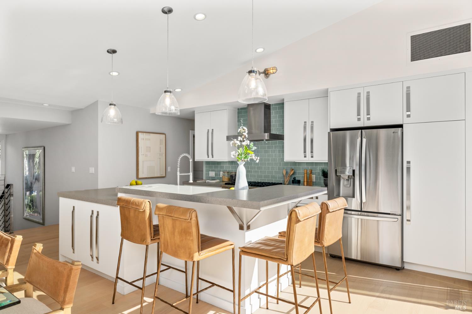 Detail Gallery Image 12 of 55 For 34 Southridge Dr, Tiburon,  CA 94920 - 4 Beds | 3/1 Baths