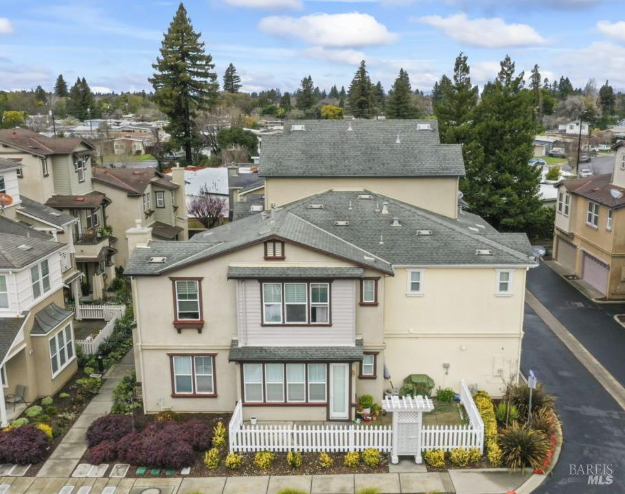 Detail Gallery Image 3 of 25 For 865 Citation Ct, Napa,  CA 94559 - 3 Beds | 2/1 Baths