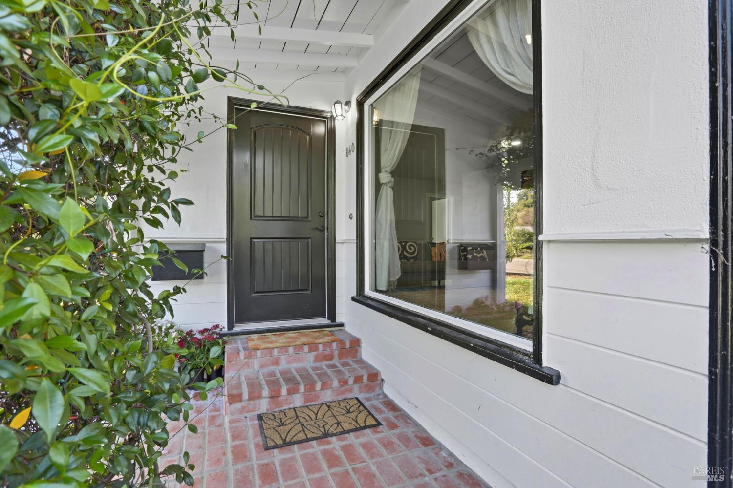 Detail Gallery Image 5 of 38 For 840 Wilmac Ave, Novato,  CA 94947 - 3 Beds | 2 Baths