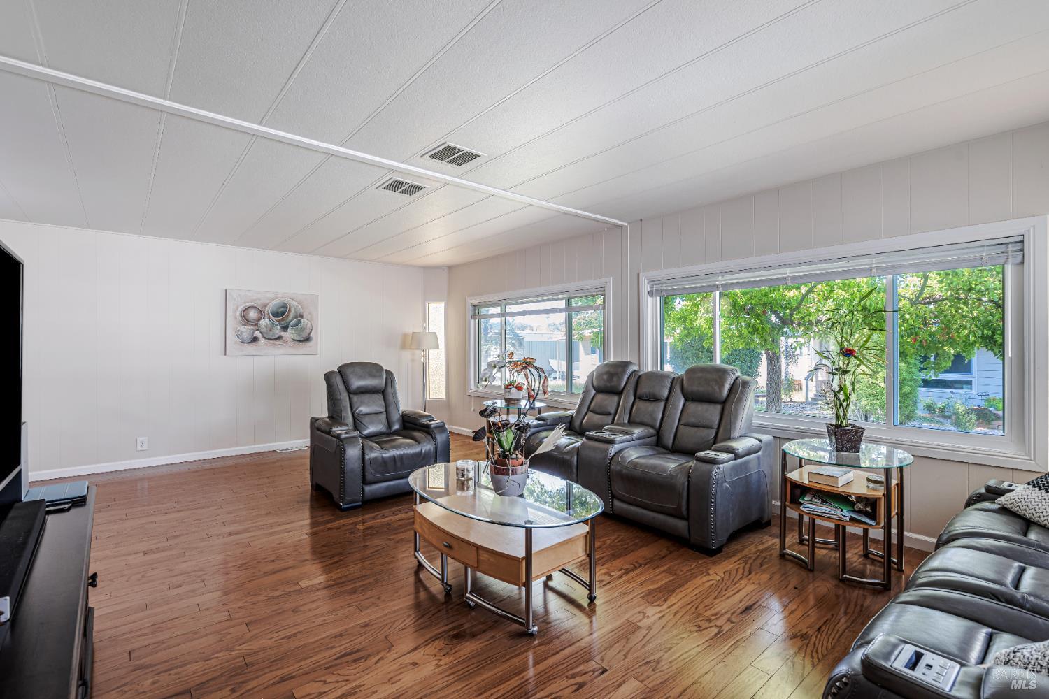 Detail Gallery Image 8 of 25 For 815 Las Palmas Ave, Novato,  CA 94949 - 2 Beds | 2 Baths