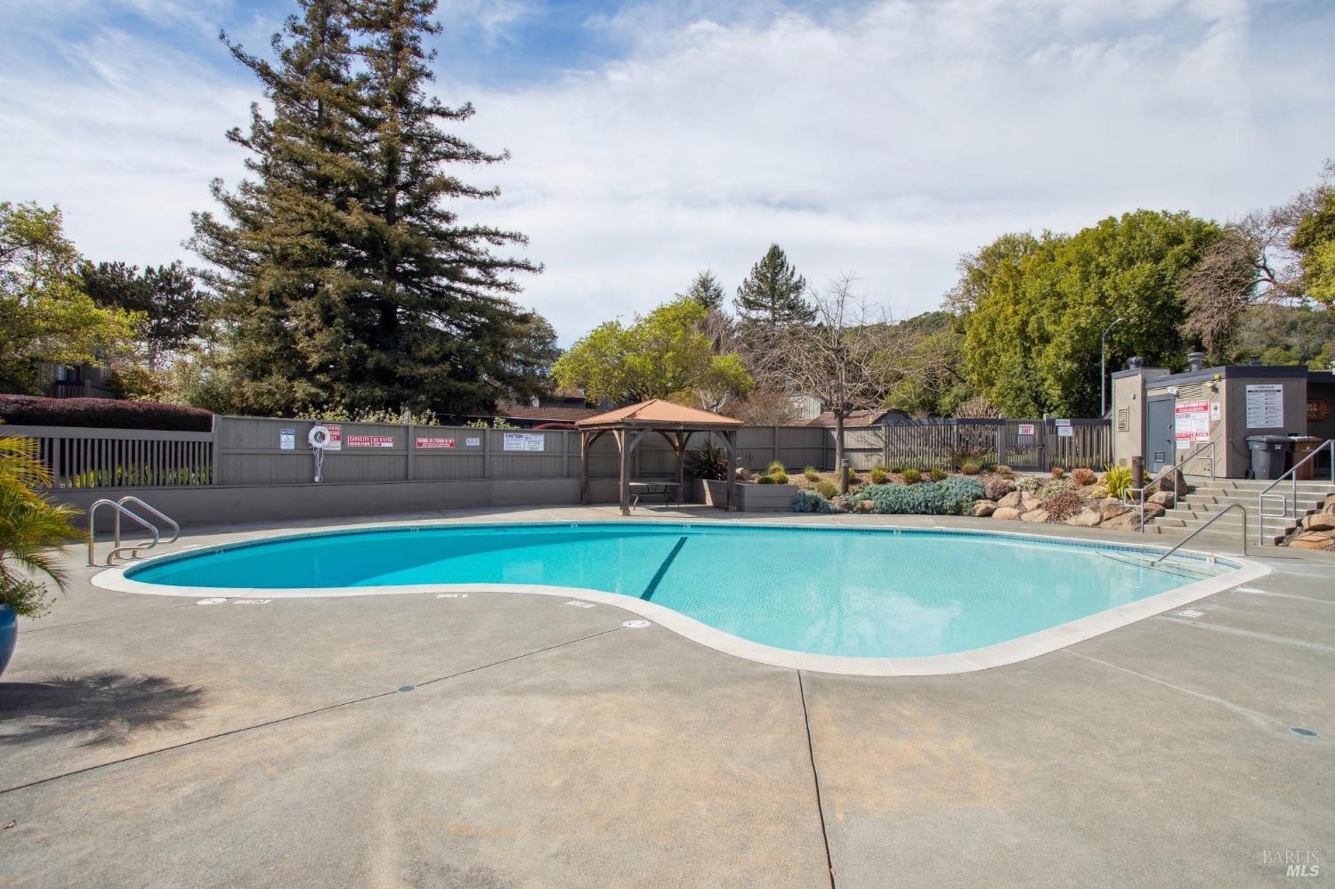 Detail Gallery Image 30 of 33 For 18 Dunlin Ct, San Rafael,  CA 94903 - 2 Beds | 1/1 Baths