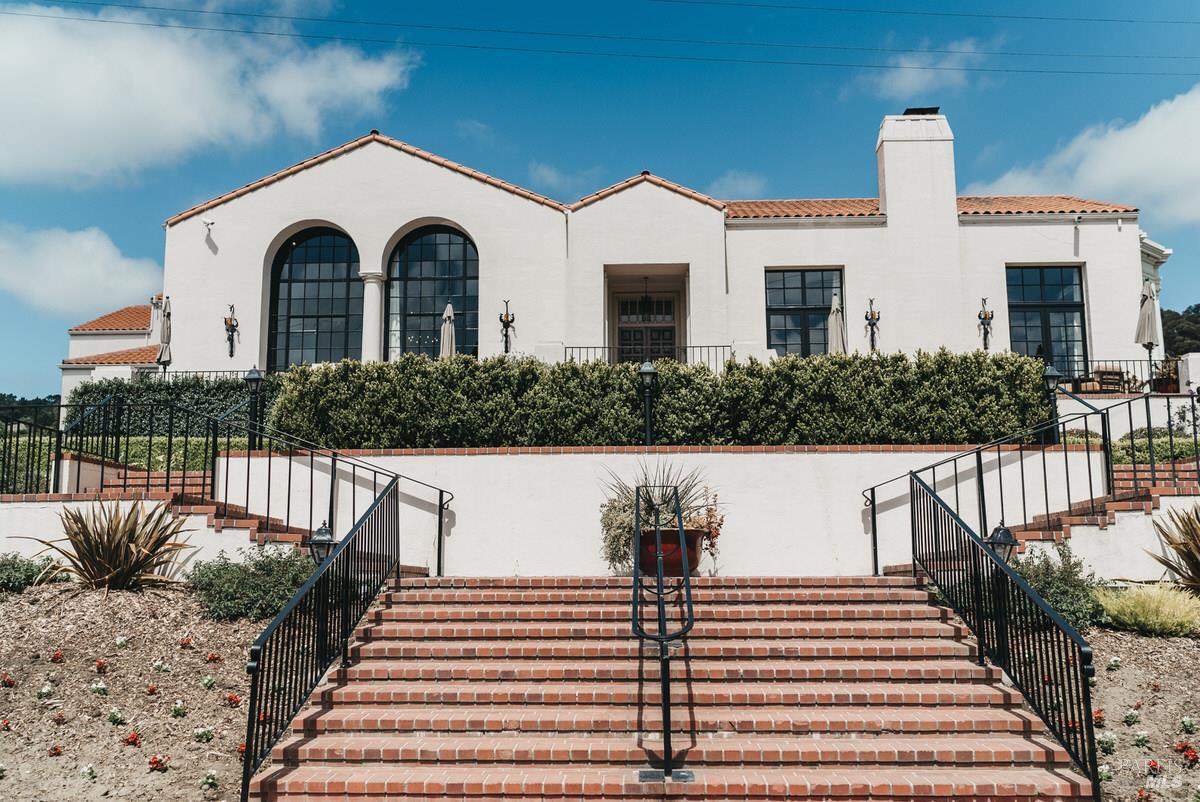 Detail Gallery Image 35 of 37 For 3990 Fairway Ave, Oakland,  CA 94605 - 2 Beds | 2 Baths