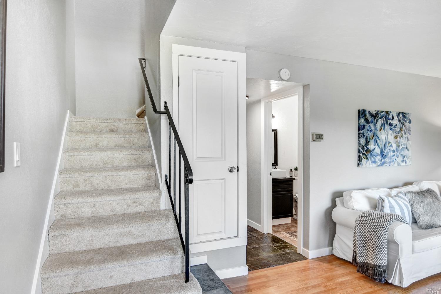 Detail Gallery Image 7 of 31 For 2016 Clearview Cir, Benicia,  CA 94510 - 3 Beds | 2/1 Baths