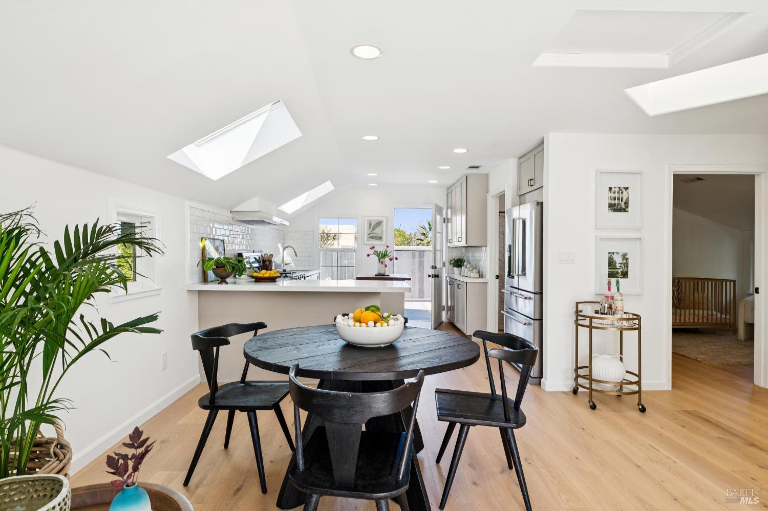 Detail Gallery Image 9 of 28 For 597 Ethel Ave, Mill Valley,  CA 94941 - 3 Beds | 2 Baths